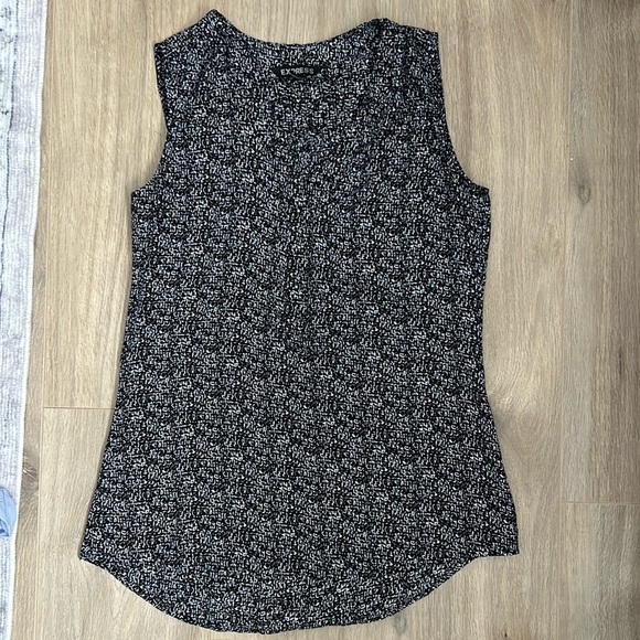 NWOT Express Sleeveless Blouse - Picture 1 of 2